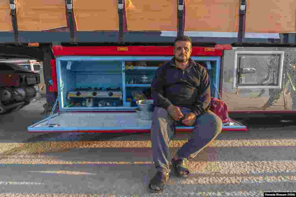 Saeed Badr, an aid truck driver, says, “The main problem is the [Israeli] crossing of Al-Awja: they don’t allow knives, sharp objects, and cooking gas cylinders, so we have to eat canned food.”