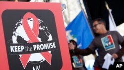 UNAIDS Chief Warns Against Complacency in AIDS Fight