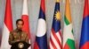 Presiden Joko Widodo berpidato dalam acara ASEAN Foreign Minister Meeting di Jakarta, pada 14 Juli 2023. (Foto: Reuters/Ajeng Dinar Ulfiana)