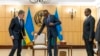 Secrétaire d'Etat ya Etats-Unis, Antony Blinken (G) akutani na mokonzi ya Rwanda Paul Kagame na Kigali, 11 ya sanza ya mwambe 2022.