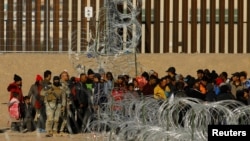 ABD-Meksika sınırı son aylarda yoğun sığınmacı akınına sahne oluyor