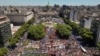 Argentinos se manifestaron frente al Congreso durante una huelga nacional contra las reformas económicas y laborales propuestas por el presidente argentino Javier Milei en Buenos Aires, Argentina, el miércoles 24 de enero de 2024.