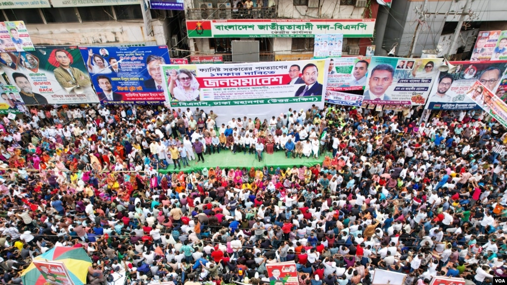 Leaders and supporters of the opposition Bangladesh National Party and its allies assemble in Dhaka, July 12, 2023, demanding the resignation of Prime Minister Sheikh Hasina and installation of a neutral caretaker government. (K.M. Nazmul Haque/VOA) 
