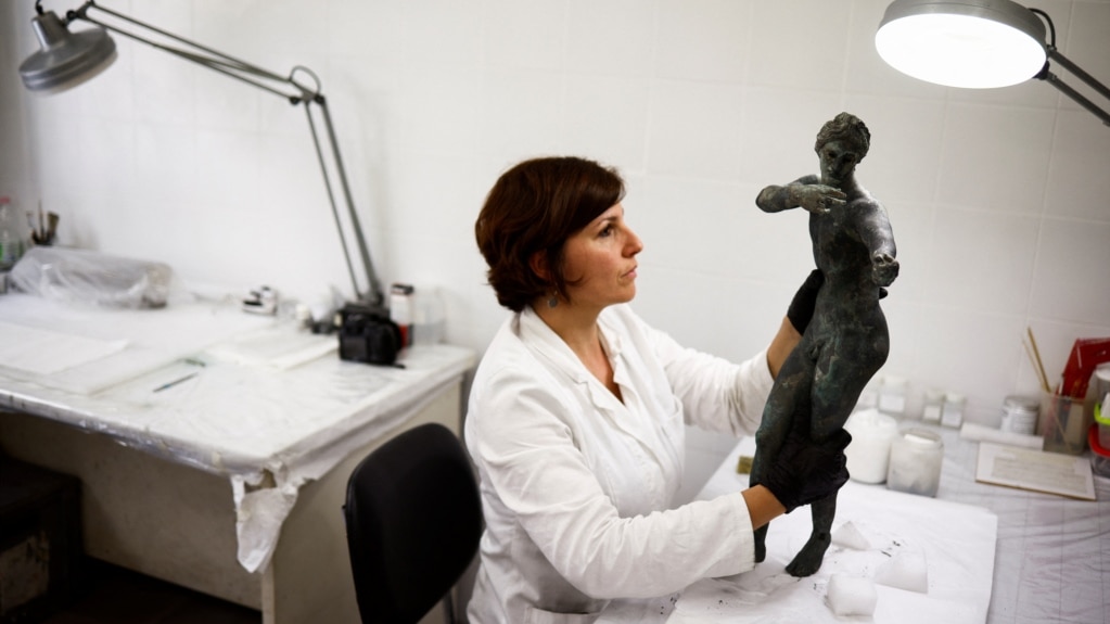 Garbage Man Helps Researchers Find Ancient Statues