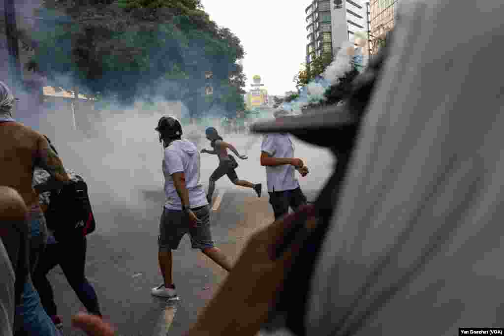 Protesters who demonstrated against the election results that declared Nicolas Maduro the winner are attacked with tear gas, rubber bullets, and stun grenades by the Venezuelan armed forces in Caracas, July 29, 2024.