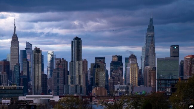 FILE - The New York skyline, Nov. 13, 2022. New York is one of 22 states getting minimum wage rises in the new year, according to a recent report by the Economic Policy Institute.