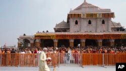 PM Narendra Modi memimpin peresmian kuil Hindu kontroversial yang didedikasikan untuk Dewa Ram di Ayodhya, India, Senin 22 Januari 2024.