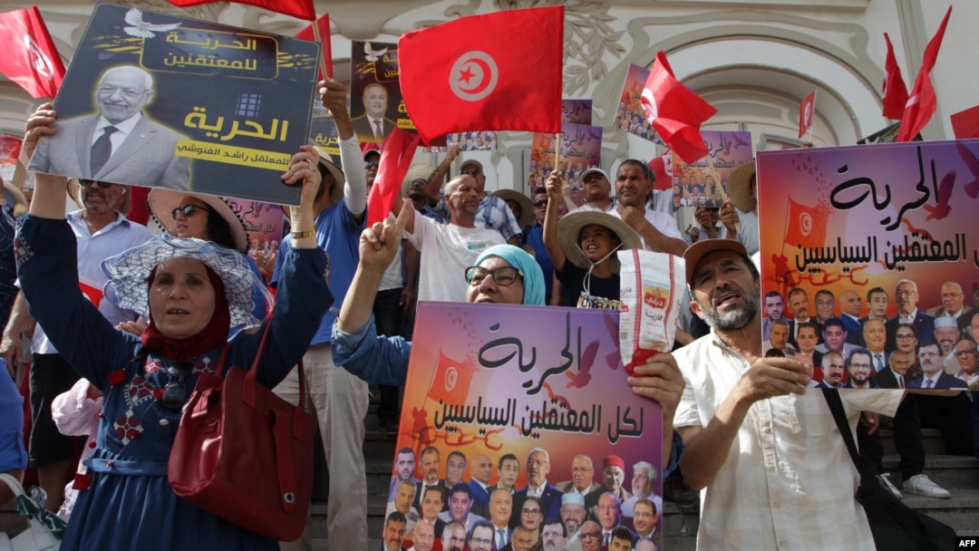 Tunisie: des manifestants contre le coup d'Etat du président