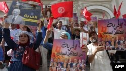 Depuis deux ans, l'opposition organise régulièrement des manifestations contre la "politique répressive" et la "dérive autoritaire" du président Kais Saied.