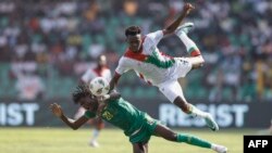 Lance do jogo entre o Burkina Faso e a Mauritânia no Estádio da Paz, em Bouaké, 16 janeiro 2024 ( KENZO TRIBOUILLARD / AFP)