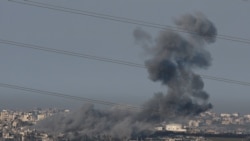 Giao tranh ở Gaza lại gia tăng, xe tăng Israel quay lại tấn công khu vực đã rời đi | VOA 
