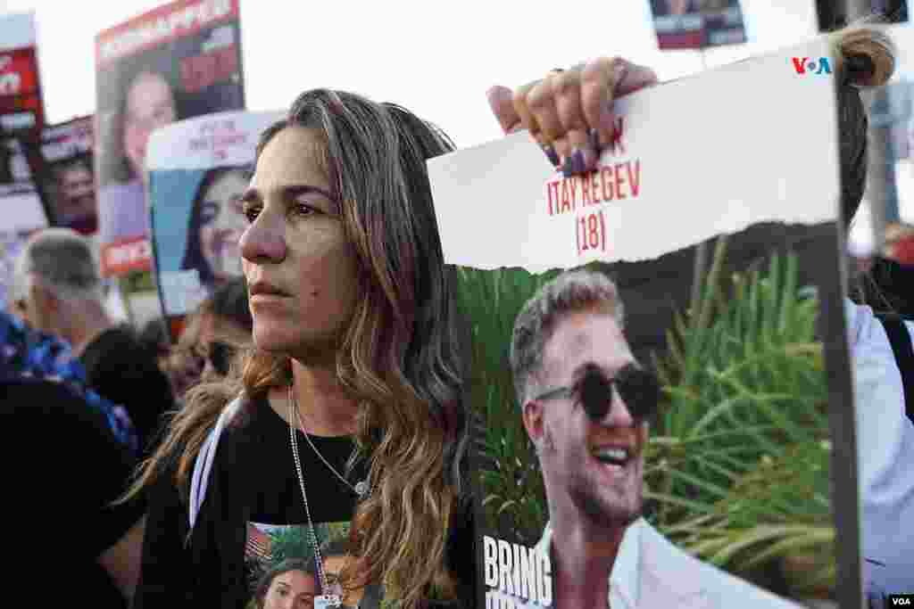 Los familiares de israelíes en poder de Hamás participaron en la marcha para pedir por el regreso de sus seres queridos.