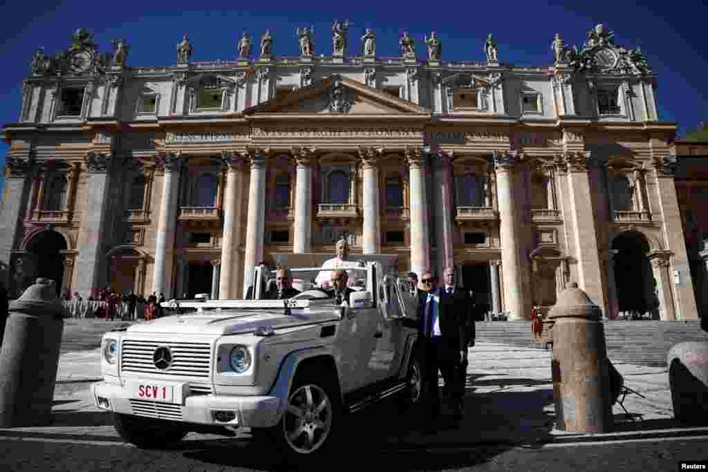 Pope Francis looks on as he leaves, following the weekly general audience in Saint Peter&#39;s Square, at the Vatican. REUTERS/Guglielmo Mangiapane&nbsp;