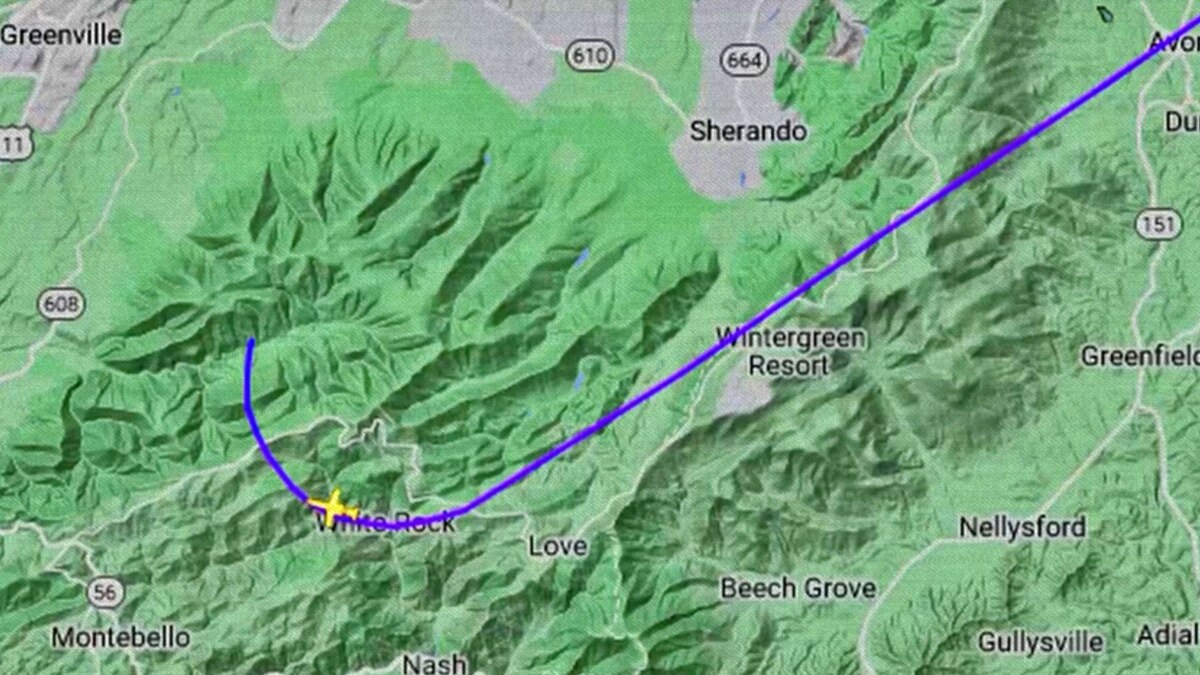 Сбившийся с курса частный самолет пролетел над Вашингтоном и разбился в  Вирджинии