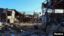 Sebuah gudang di Kherson, Ukraina, hancur akibat serangan Rusia pada 31 Oktober 2023. (Foto: Reuters/Ivan Antypenko)