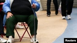 ফাইল-নিউ ইয়র্কের টাইমস স্কয়ারে চেয়ারে বসা এক স্থুলকায় নারী। (রয়টার্স)