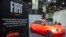 Mobil FIAT 500e dalam Pameran Mobil Internasional Amerika Utara di pusat konvensi Huntington Place di Detroit, Michigan, pada 14 September 2023. (Foto: AFP)