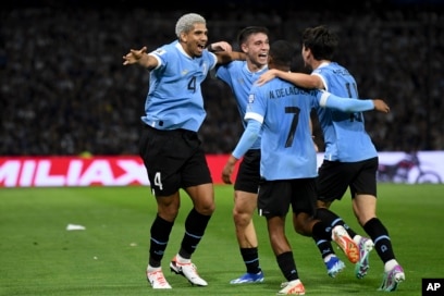 URUGUAY GANÓ SU PRIMER PARTIDO EN EL MUNDIAL