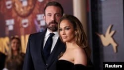 Ben Affleck dan Jennifer Lopez menghadiri acara pemutaran perdana film "This Is Me... Now: A Love Story" di Los Angeles, California, pada 13 Februari 2024. (Foto: Reuters/Mario Anzuoni)