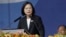 Presiden Taiwan Tsai Ing-wen berbicara di depan Gedung Kepresidenan di Taipei, Taiwan, 10 Oktober 2023. (Foto: AP)