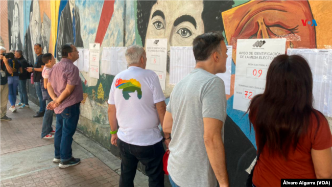 En Fotos I Venezolanos votan en referendo consultivo en defensa de la Guyana Esequiba
