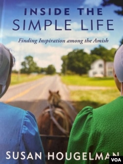 Portada del libro "Inside the simple life", en la que su autora Susan Hougelman se adentra en la vida de una comunidad Amish en New Wilmington, Pensilvania, EEUU.