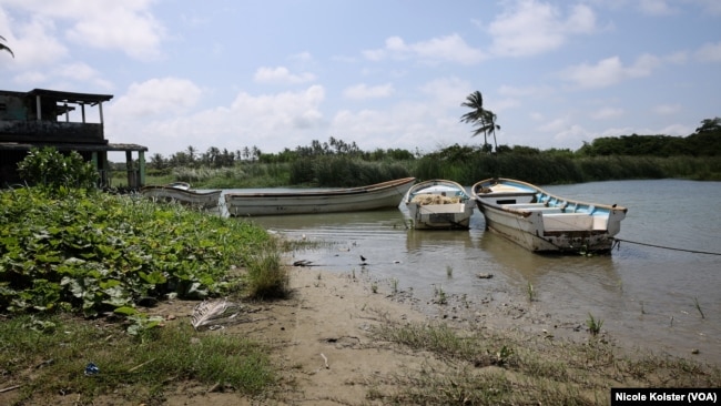 La actividad pesquera en Boca de Aroa, Falcón, Venezuela está afectada desde hace semanas por el derrame de crudo