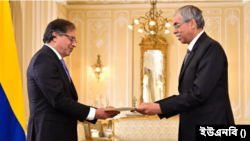 কলম্বিয়া প্রজাতন্ত্রের প্রেসিডেন্ট গুস্তাভো ফ্রান্সিসকো পেট্রো উরেগো ও যুক্তরাষ্ট্রে নিযুক্ত বাংলাদেশের রাষ্ট্রদূত মোহাম্মদ ইমরান।