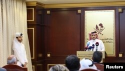 سخنگوی وزارت خارجه قطر، ماجد الانصاری در پشت میکروفن.