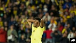 Kevin Rodríguez de Ecuador reacciona durante un partido de fútbol de clasificación contra Chile para la Copa Mundial de la FIFA 2026 en el Estadio Rodrigo Paz Delgado en Quito, Ecuador, el martes 21 de noviembre de 2023.