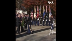 拜登总统到阿灵顿国家公墓献花圈 