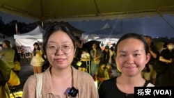 台北民众钟小姐（左）与陈小姐（右）在接受美国之音采访时表示，台湾总统候选人未现身六四晚会，她们感到可惜，未来也会检视各參選人的人權政見。（美国之音特约记者杨安摄影）