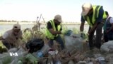 هەوڵی عێراقییەکان بۆ پاککردنەوەی کەناراوەکانی ڕووباری دیجلە 