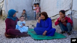 یک خانواده سوری در اردوگاه پناهندگان در شهر بار الیاس در دره بقاع لبنان