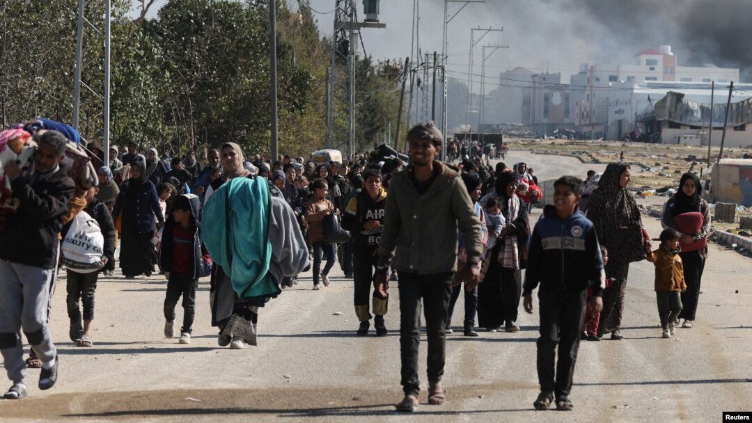 Palestinians flee Khan Younis amid the ongoing conflict between Israel and the Palestinian Islamist group Hamas, move towards Rafah, in the southern Gaza Strip, Jan. 25, 2024.