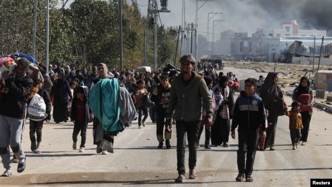 Palestinians flee Khan Younis amid the ongoing conflict between Israel and the Palestinian Islamist group Hamas, move towards Rafah, in the southern Gaza Strip, Jan. 25, 2024.