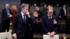 Державний секретар США Ентоні Блінкен (ліворуч) з міністром закордонних справ Швеції Тобіасом Більстромом на зустрічі НАТО в Брюсселі 28 листопада 2023 р.