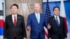 조 바이든 미국 대통령과 윤석열 한국 대통령, 기시다 후미오 일본 총리가 지난해 11월16일 아시아태평양경제협력체(APEC) 정상회의가 열린 샌프란시스코에서 기념촬영을 했다.