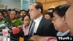 নিবন্ধিত রাজনৈতিক দলগুলোর সঙ্গে বৈঠকে বাংলাদেশের প্রধান নির্বাচন কমিশনার (সিইসি) কাজী হাবিবুল আউয়াল। ৪ নভেম্বর, ২০২৩।