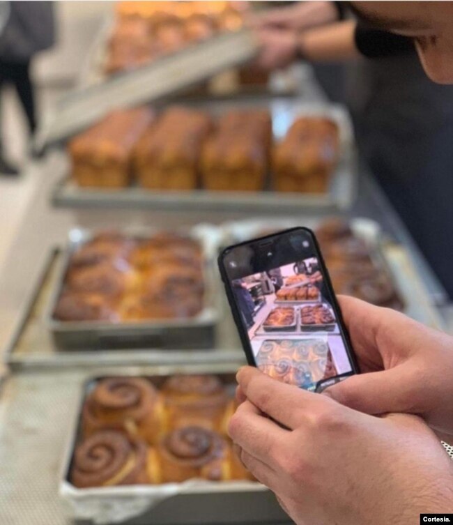 Actualmente el venezolano Oliver Krstonosicby dirige la producción de la panadería VajBirodalom (imperio de mantequilla). Foto: Cortesía]