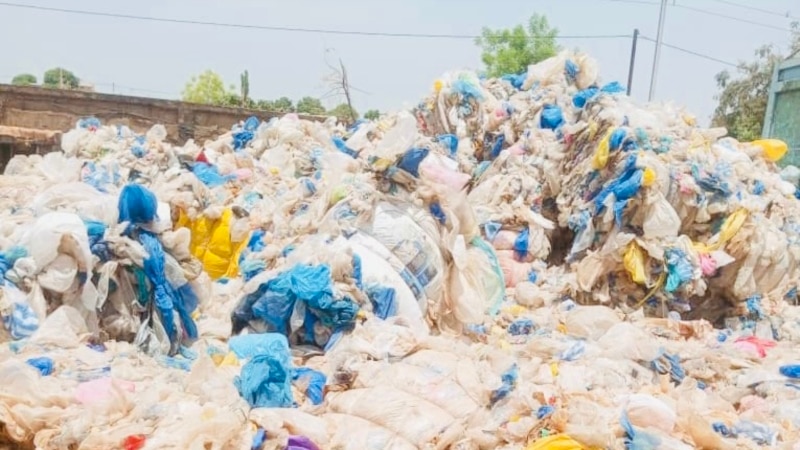 PRÊT Au Burkina Faso, le fléau des déchets plastiques