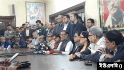 ধানমন্ডিতে দলীয় সভাপতির কার্যালয়ে সংবাদ সম্মেলনে আওয়ামী লীগের সাধারণ সম্পাদক এবং সড়ক পরিবহন ও সেতুমন্ত্রী ওবায়দুল কাদের। ৩ জানুয়ারি, ২০২৪।