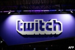 FILE - Logo perusahaan VOD dan video game streaming Twitch, di Tokyo Game Show, 21 September 2018. (BIRO Martin / AFP)