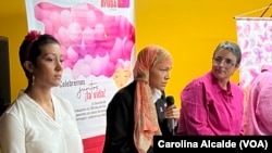 Pacientes cuentan cómo ha sido su experiencia haciendo frente al cáncer de mama.