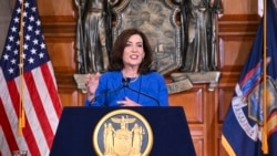 La gobernadora del estado de Nueva York, Kathy Hochul, sopesa iniciar un proceso para destituir al alcalde Eric Adams