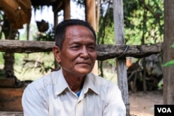Chek Roch, a member of Run Ta Ek commune concil from the Candlelight Party, spoke to VOA Khmer at his home in Siem Reap province, on Feb. 12, 2023. (Ten Soksreinith/VOA Khmer)