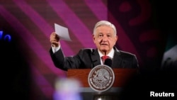 Presiden Meksiko Andres Manuel Lopez Obrador berbicara dalam konferensi pers di Istana Nasional di Mexico City, pada 23 Agustus 2024. (Foto: Mexico Presidency/Handout via Reuters)