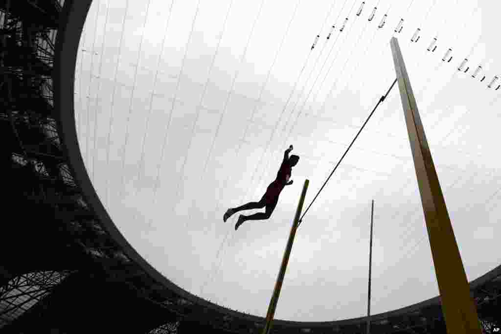 China&#39;s Sun Qihao competes during the men&#39;s decathlon pole vault 159 at the 19th Asian Games in Hangzhou, China. (AP Photo/Lee Jin-man)