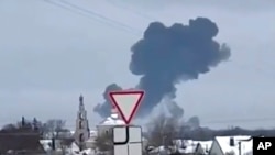 صحنه سقوط هواپیمای ترابری نظامی روسیه در یک منطقه مسکونی نزدیک بلگورود. مرز روسیه با اوکراین، (چهارم بهمن ۱۴۰۲)