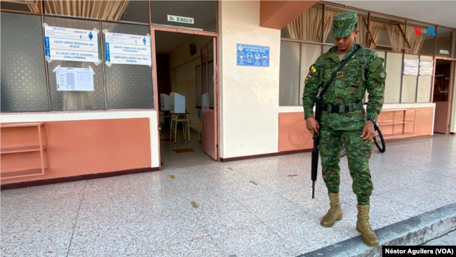 En Fotos I Arranca jornada electoral en Ecuador en medio de fuertes medidas de seguridad